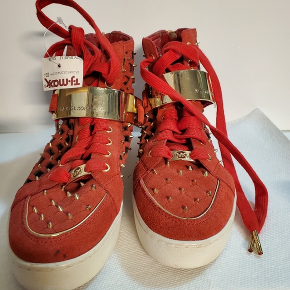 Michael Kors leather high studded sneakers w/zipper size 7. - Picture 2 of 6
